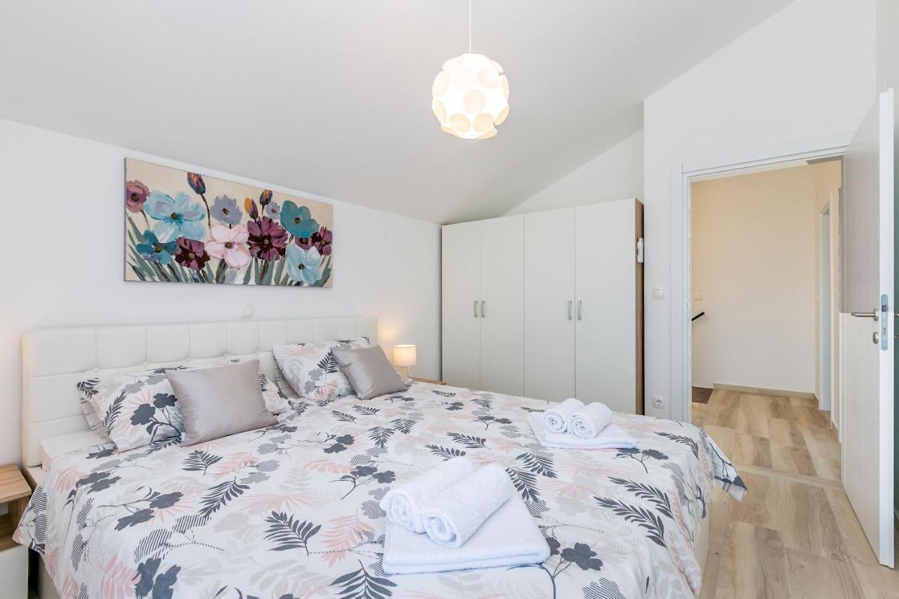 Holiday House San Michele Vrh  المظهر الخارجي الصورة