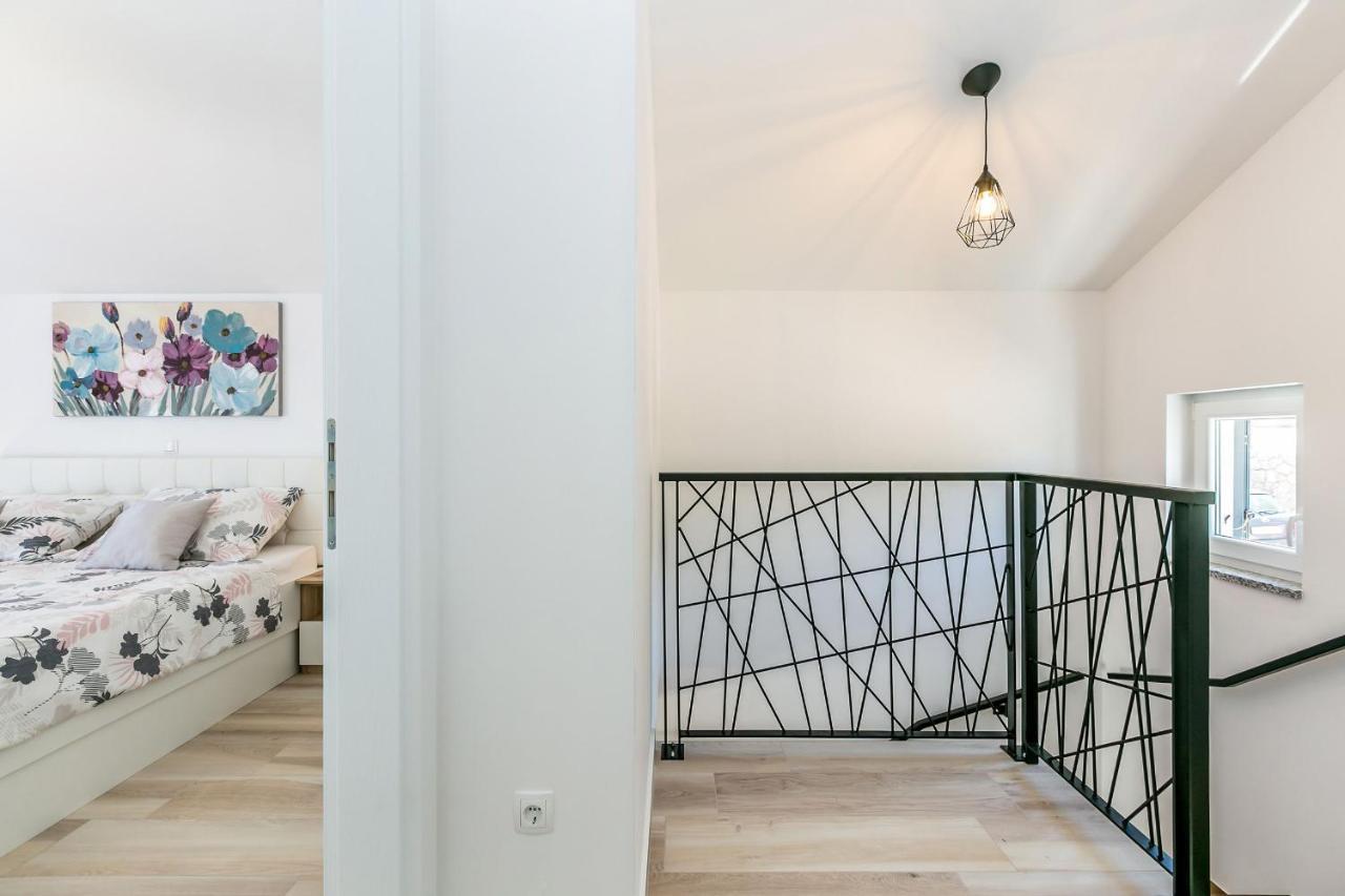Holiday House San Michele Vrh  المظهر الخارجي الصورة